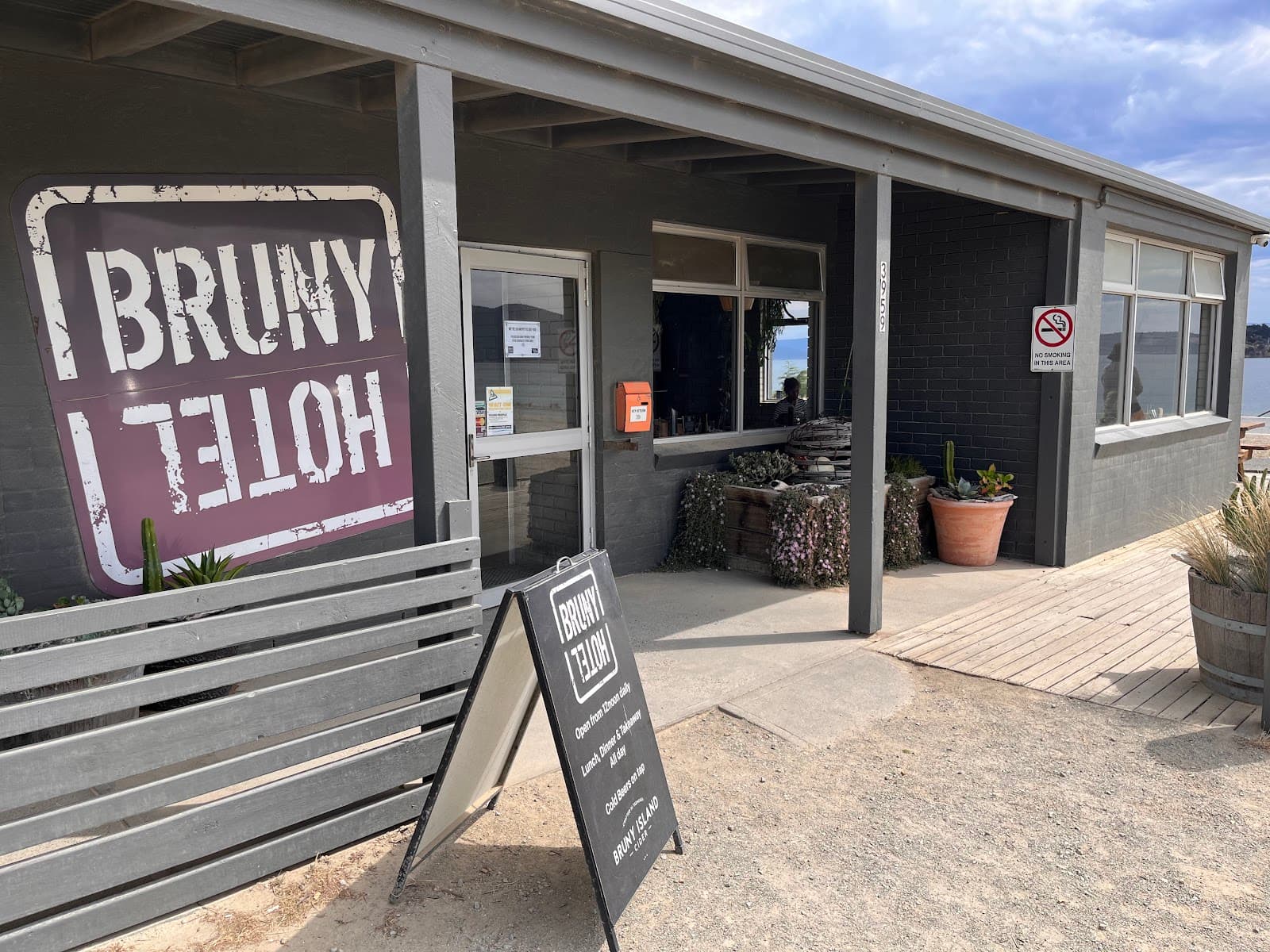 Hotel Bruny — Bruny Island, Tasmania