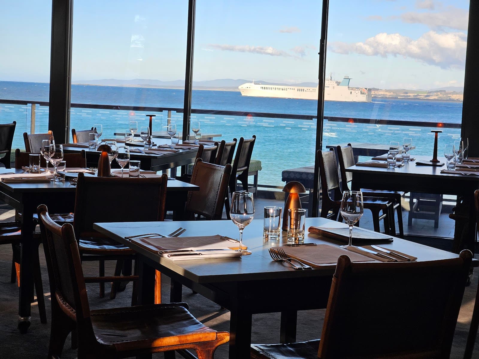 Mrs Jones Restaurant Bar Lounge — Devonport, Tasmania