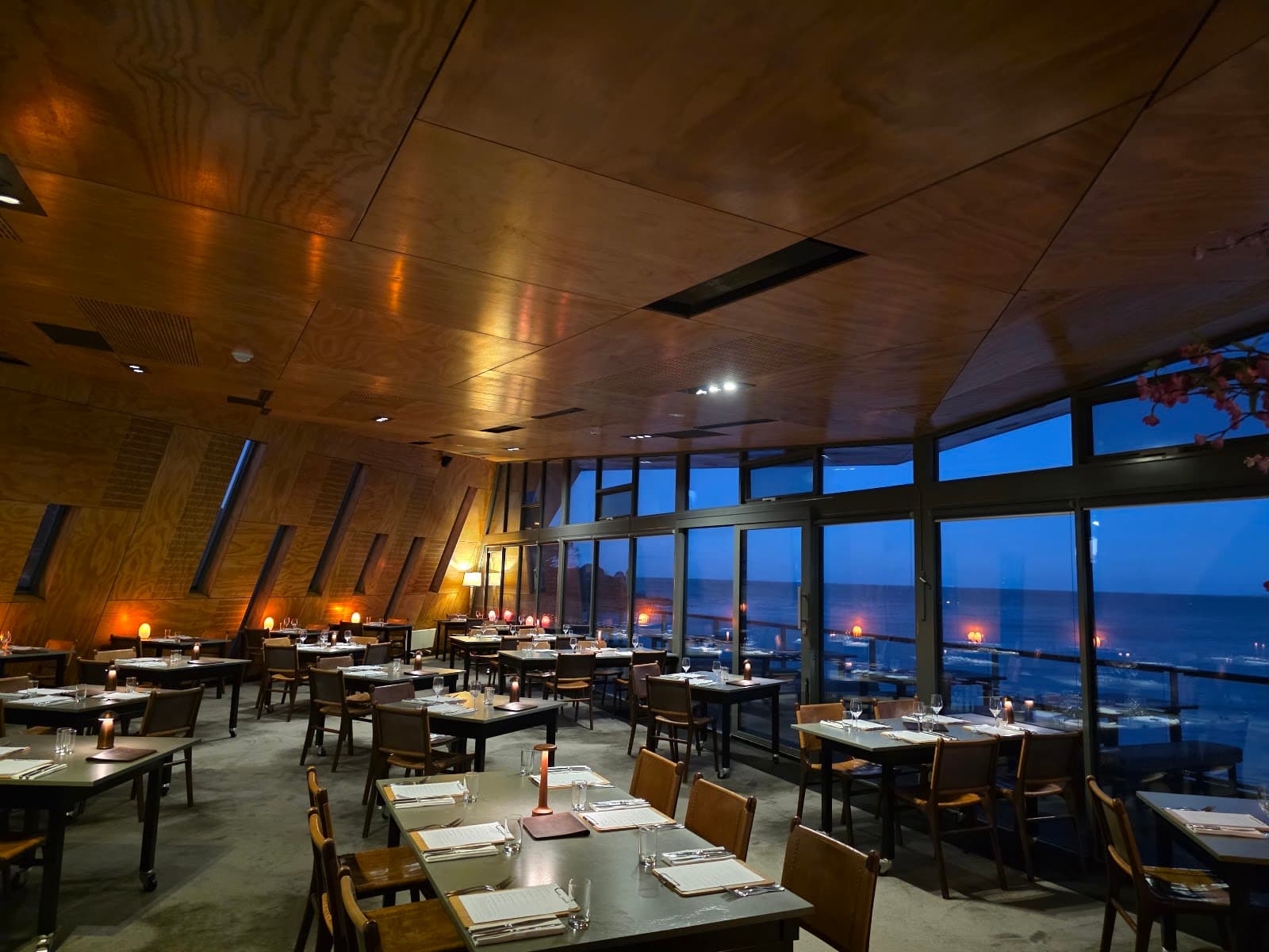 Mrs Jones Restaurant Bar Lounge — Devonport, Tasmania