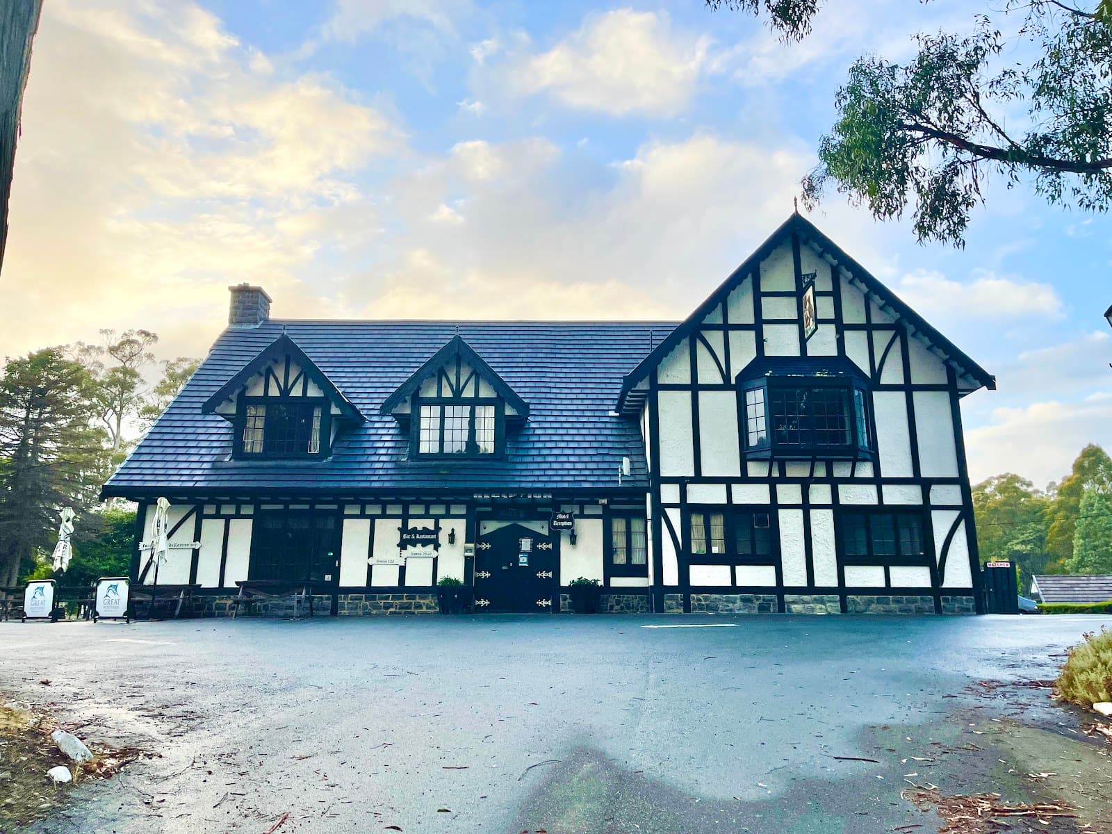 The Fox and Hounds Historic Hotel — Salamanca, Tasmania