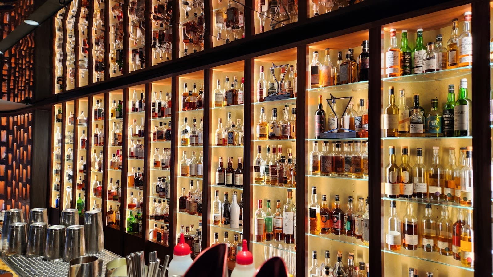 Evolve Spirits Bar — Hobart, Tasmania
