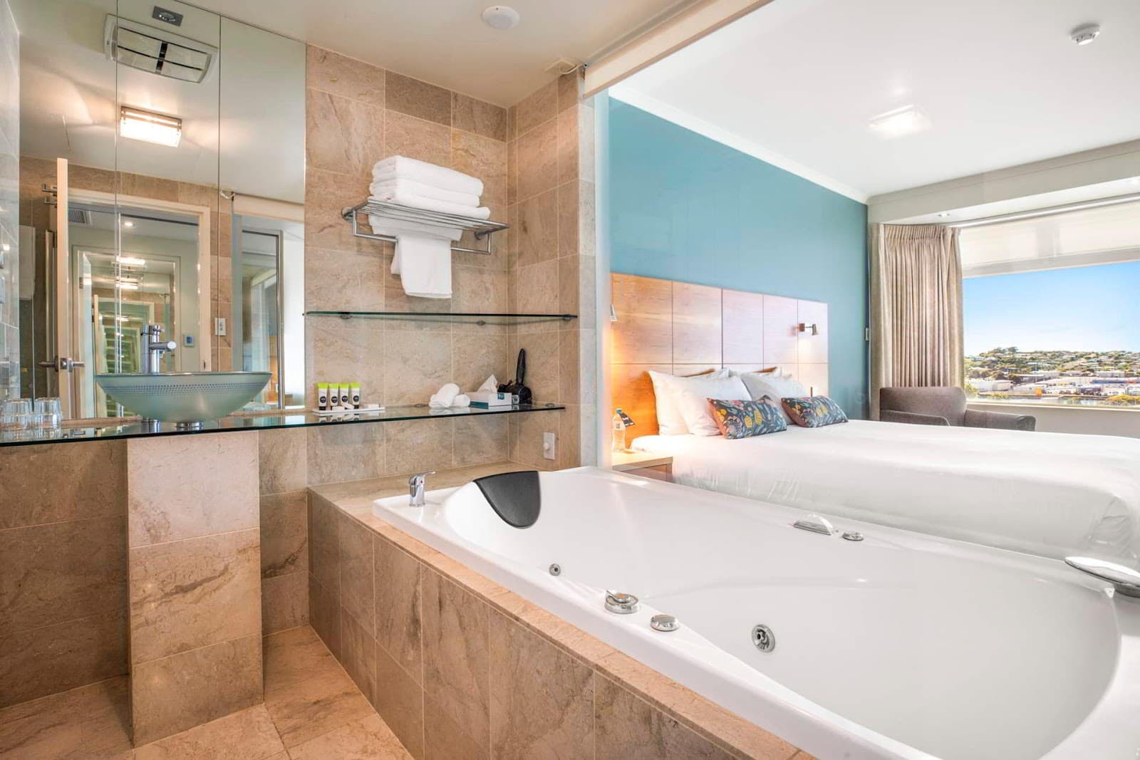 Nightelier Devonport (Gateway Hotel) — Devonport, Tasmania