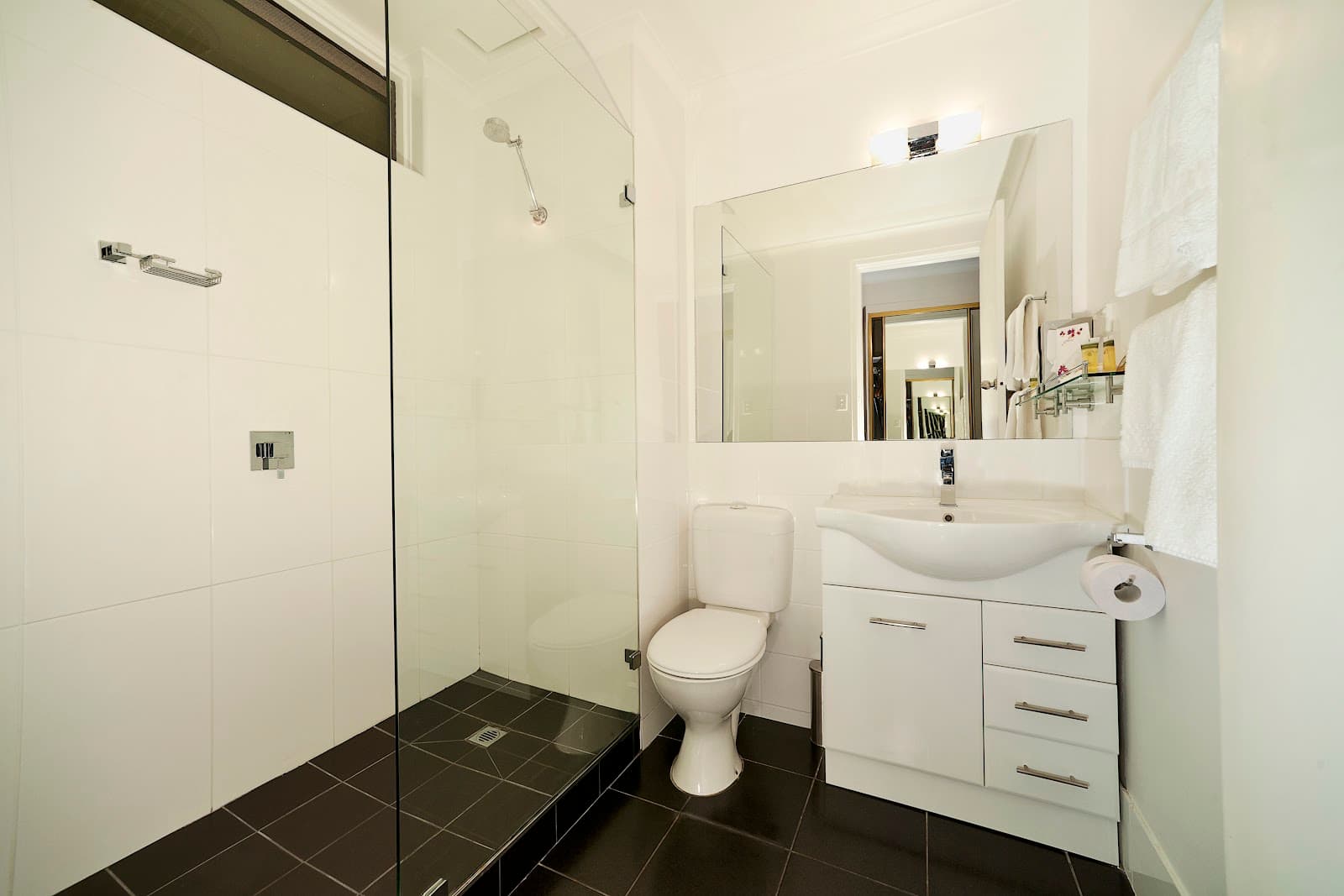 Beachfront Voyager Motor Inn — Burnie, Tasmania