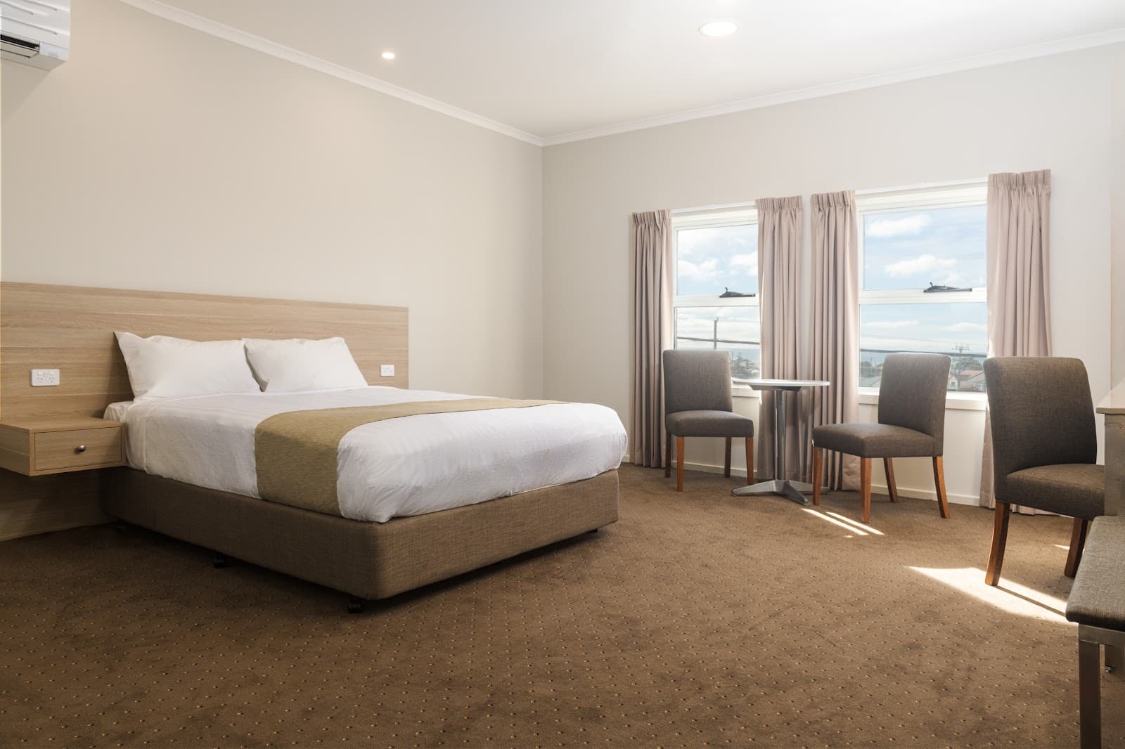 Somerset Hotel — Burnie, Tasmania