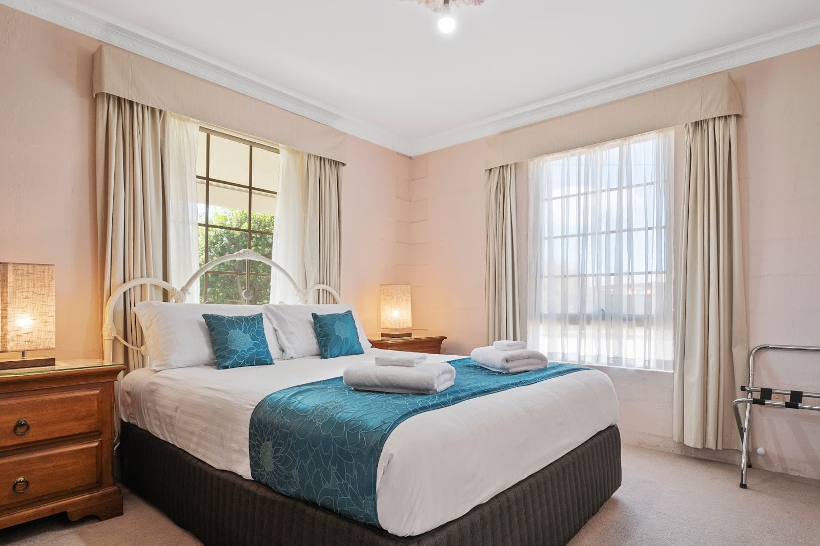 Swansea Cottages & Lodge Suites(Accommodation Swansea) — Freycinet, Tasmania