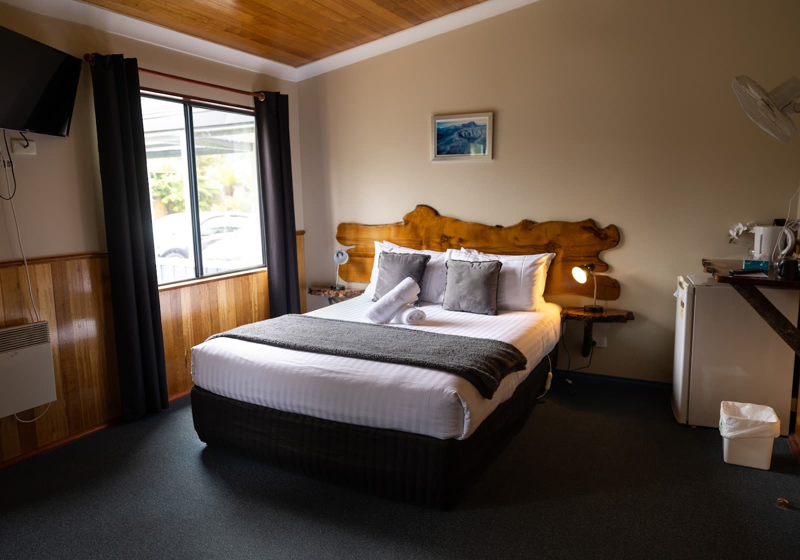 Tullah Lakeside Lodge — Cradle Mountain, Tasmania