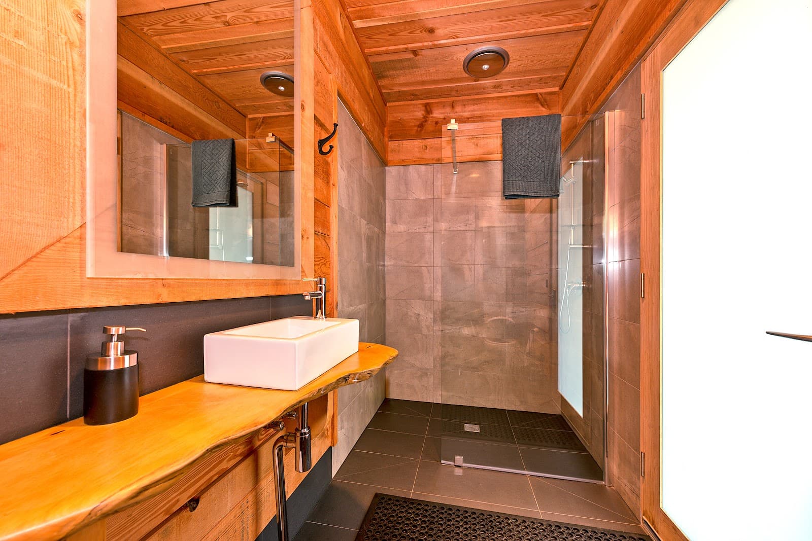 Bruny Island Lodge — Bruny Island, Tasmania