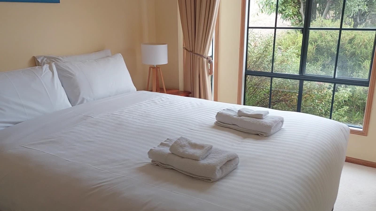 Omaroo Cottage Bruny Island Accommodation — Bruny Island, Tasmania