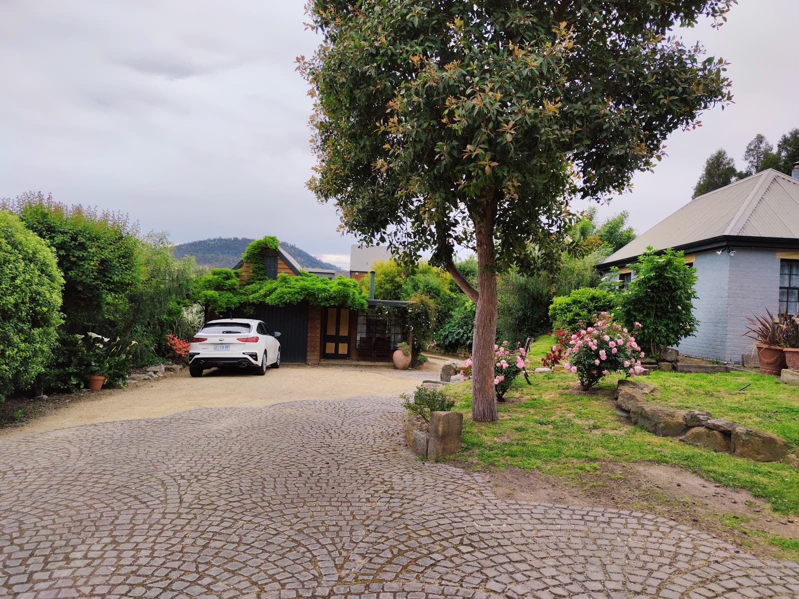 Red Brier Cottage — Richmond, Tasmania
