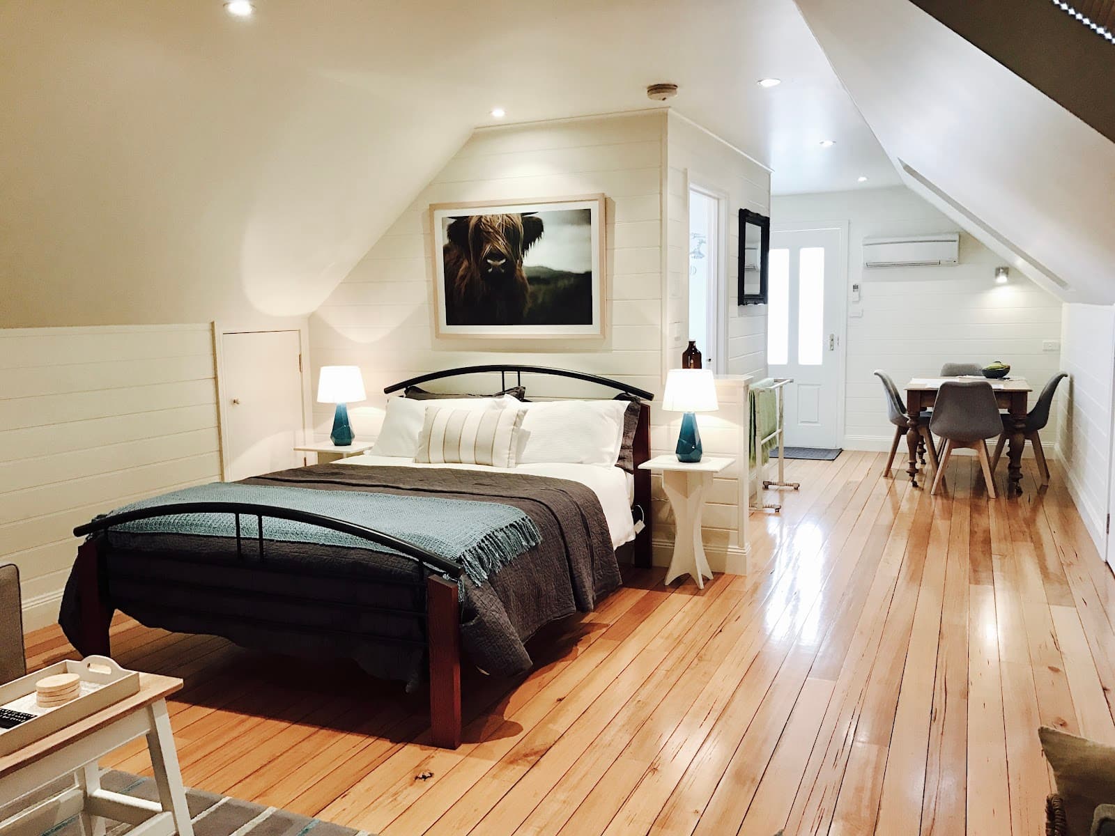 Loft Over The Vines — Richmond, Tasmania
