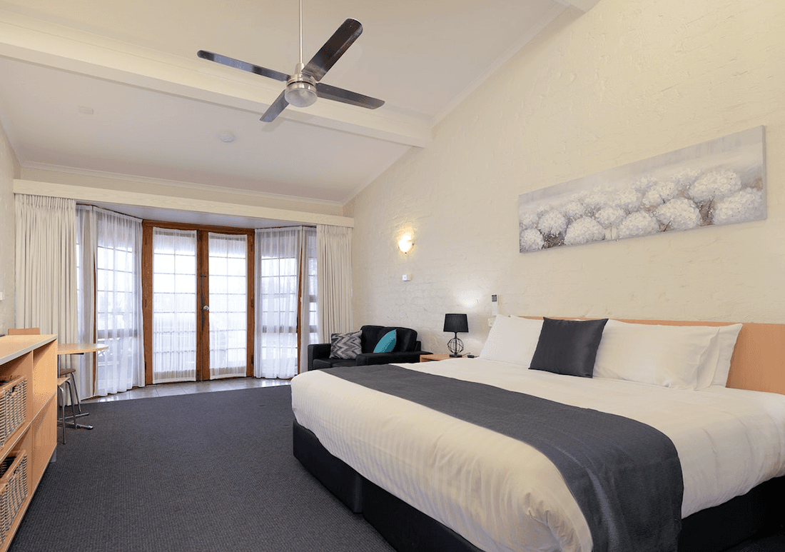 Barclay Motor Inn
